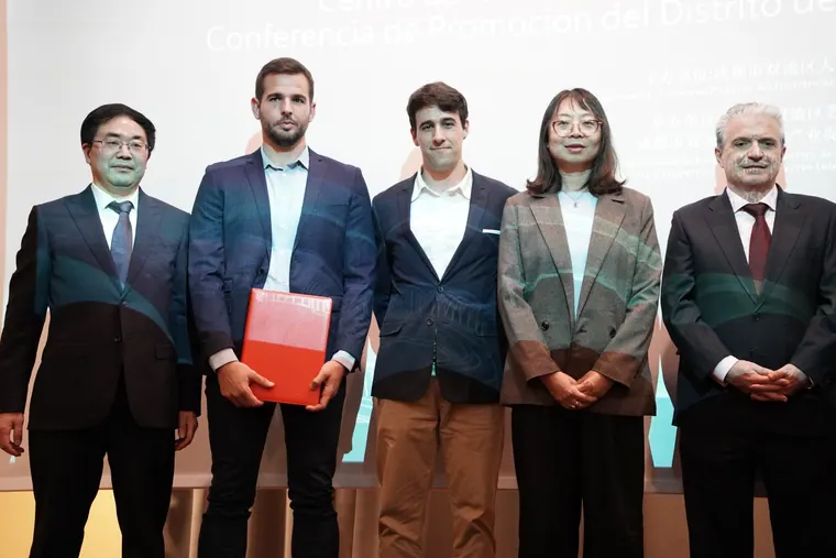 Firma de acuerdo en China